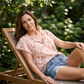 Lässiges Damen-Shirt mit V-Ausschnitt und Blumenmuster