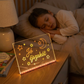 🥳HEISSER VERKAUF 2026🥳💞ÜBER 50.000 VERKAUFT! 🎨✨ 50 % RABATT! Leuchtende, löschbare Maltafel zum Selbermachen für Kinder – sanfte LED-Beleuchtung, wiederverwendbares Acryl, dient gleichzeitig als Nachtlicht. Unendlicher kreativer Spaß! 🛡️💚